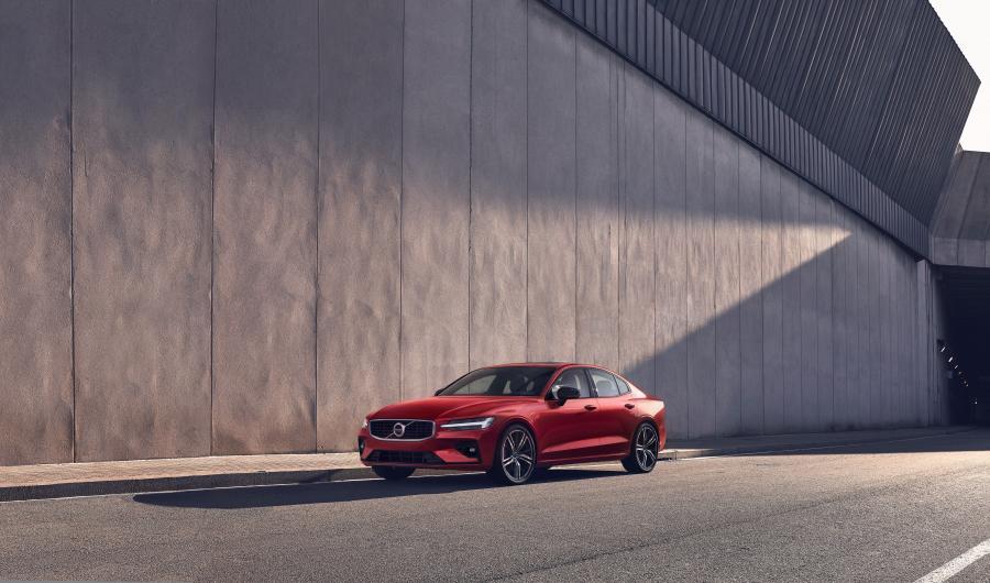  Volvo S60 T6 R-Design 2018 года  (WW) (фото 9 из 63)